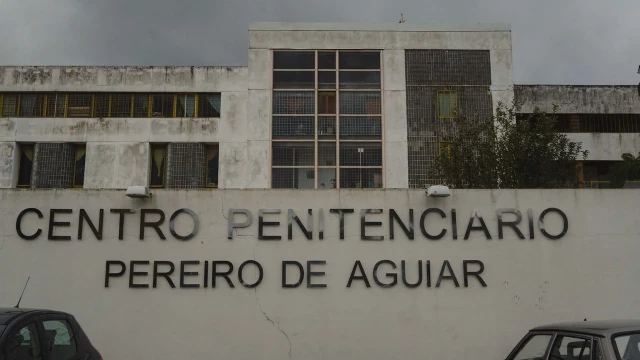 Suspenden a una funcionaria de prisiones de Ourense que dejó su puesto por la noche para tener una relación con un interno en su celda