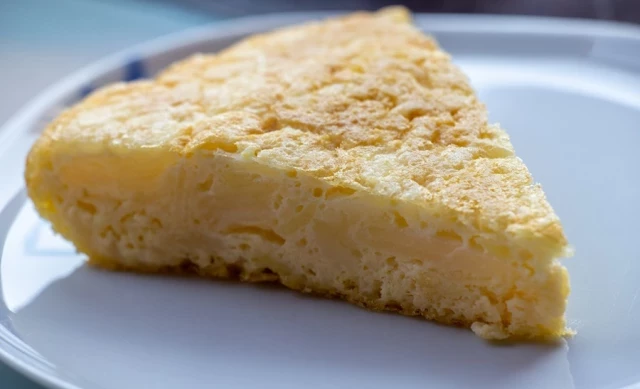 El CIS determina que el 72 % de los españoles prefieren la tortilla de patata con cebolla y el 53 %, poco hecha