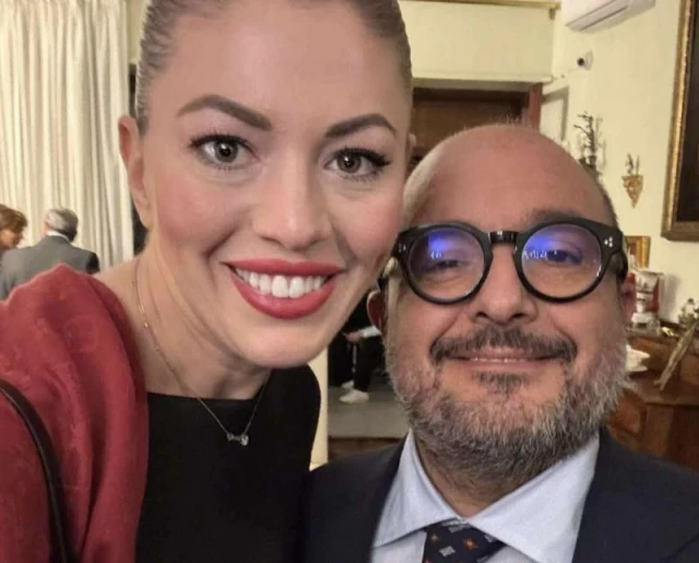 El ministro de cultura italiano sigue en su controversia con una influencer