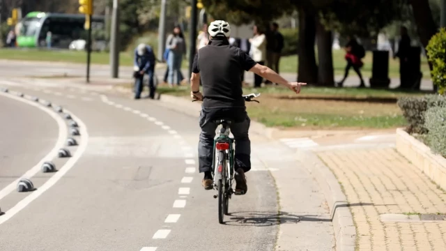 Colectivos ciclistas de Zaragoza llevarán a los tribunales la implantación del seguro obligatorio para bicis