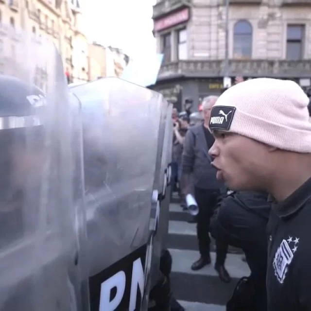 Vídeo. NO COMMENT: Protestas contra Milei por no subir las pensiones