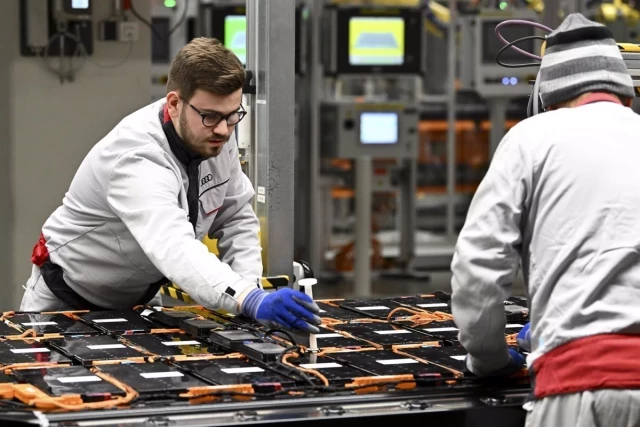 Trabajadores de Audi en Bruselas roban las llaves de 200 vehículos para exigir explicaciones a Volkswagen sobre posible cierre de plantas