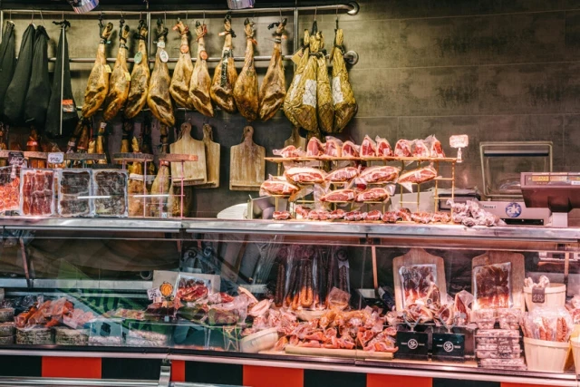 El gran miedo de los veinteañeros es no saber comprar en una carnicería: “Me fui con mi loncha de queso y callada de vergüenza”