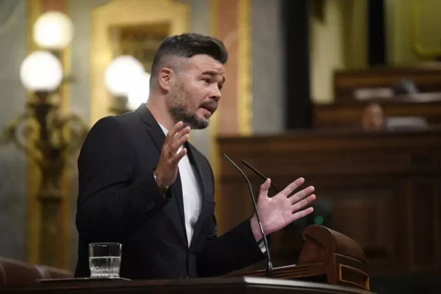 La contundente respuesta de Rufián a Vox sobre los menores migrantes: "Algunos de ellos han cotizado más que Santiago Abascal"