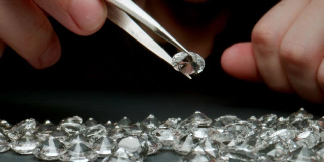 Puedes comprar una máquina de fabricación de diamantes por $200.000 en Alibaba [EN]