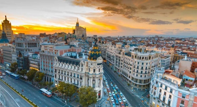 Ayuso prohíbe que las viviendas de protección pública se utilicen como pisos turísticos en Madrid