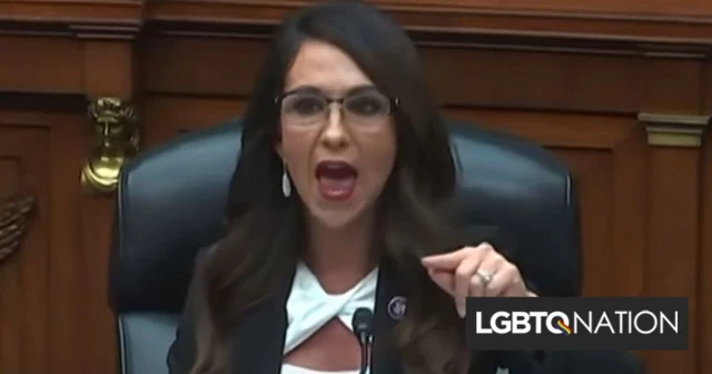 Lauren Boebert objeto de burlas por repetir la frase de Donald Trump "Se están comiendo a los perros" (eng)