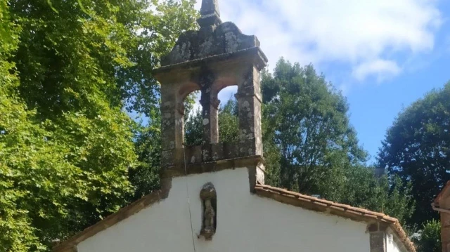 La Policía investiga el robo de las campanas de la ermita de Pelamios, en Santiago