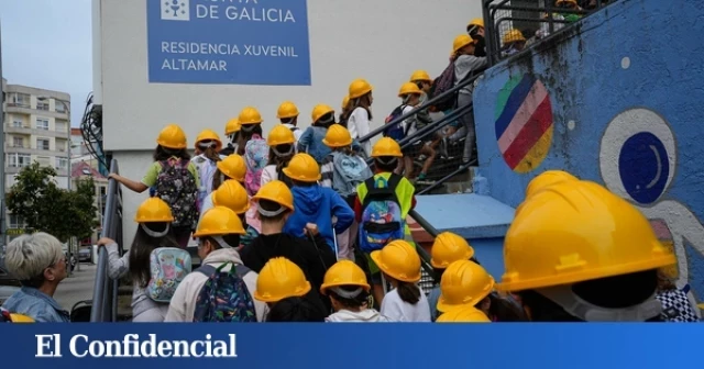 La vuelta al cole con casco de obra (y cucarachas) en el centro de Vigo