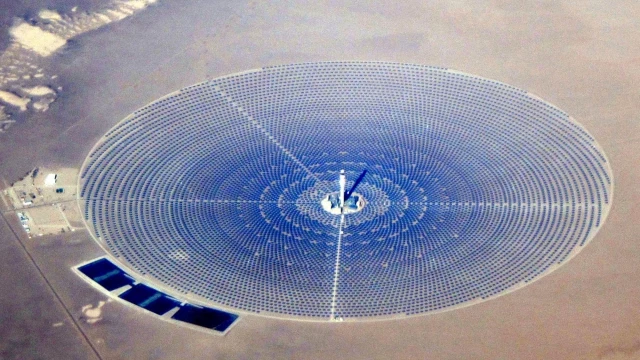 Quiebra la planta de energía termosolar más grande del mundo, con una empresa española implicada