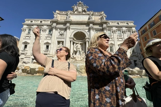 Lanzar la moneda a la Fontana de Trevi costará 2 euros para tener “una experiencia única”