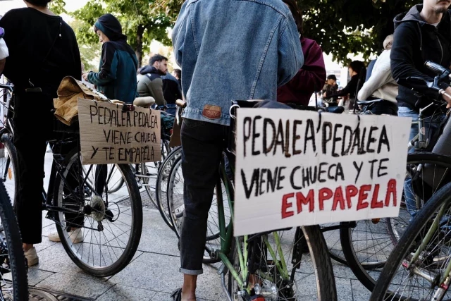 Masiva respuesta ciclista contra el seguro obligatorio: "La alcaldesa no se entera, Zaragoza pedalea"