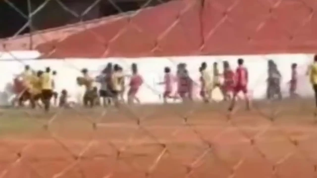 Muere un futbolista uruguayo de 15 años en una pelea en pleno partido de su debut (PY)