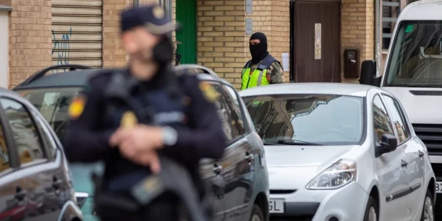 Caen cinco policías nacionales en una operación antidroga en Alcalá de Guadaíra, en Sevilla