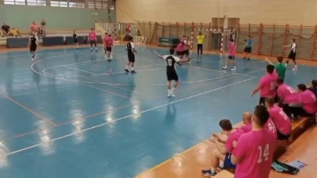 Denuncian al portavoz de Vox en La Vila Joiosa por romperle la nariz a un menor durante un partido de balonmano