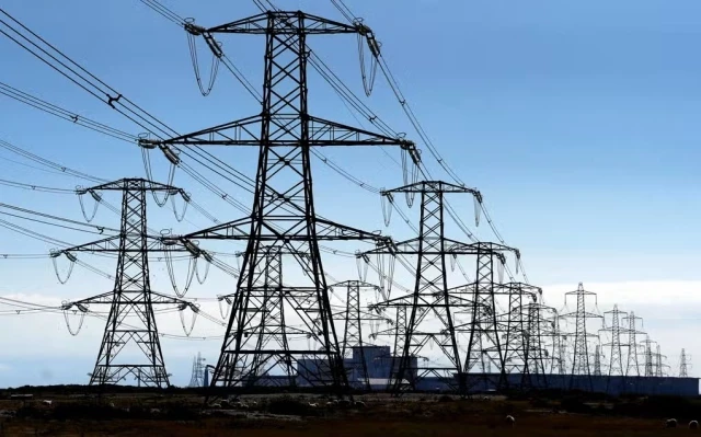 El Gobierno británico adquiere el operador del sistema eléctrico a National Grid y creará uno nuevo público para controlar la planificación energética