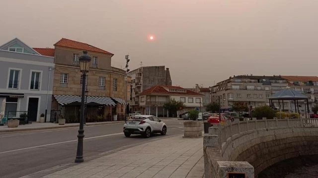 El humo y el olor a quemado llega a Galicia