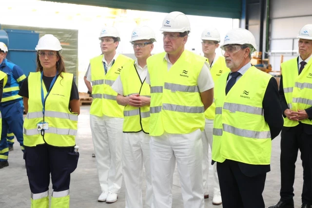 El almirante jefe de la Royal Navy conoce el astillero de Navantia Puerto Real, donde se construirá parte de sus buques logísticos