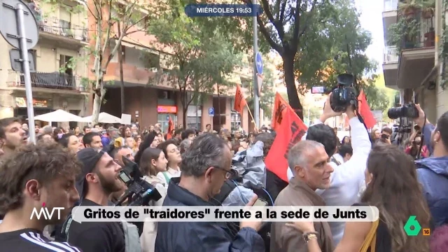 Gritos de "traidores" en la sede de Junts después de tumbar la reforma que permitía regular los alquileres