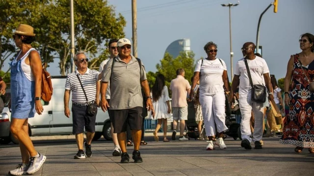 Barcelona aplicará a partir de octubre la tasa turística de cuatro euros por persona y noche