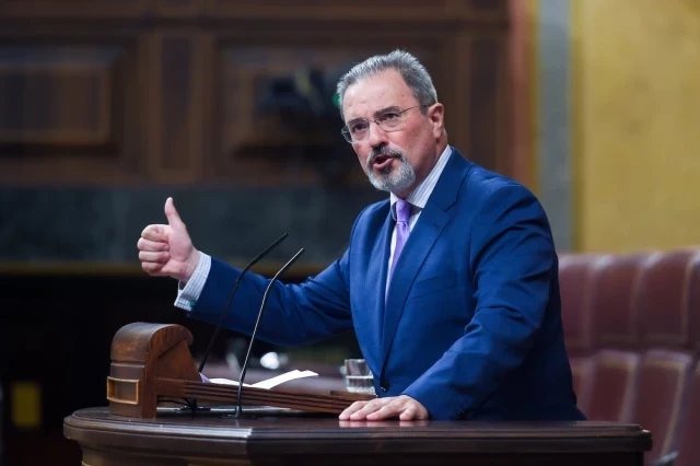 El diputado de Vox Carlos Flores, condenado por maltrato, finalista de un premio literario por la igualdad del Ayuntamiento de Valencia