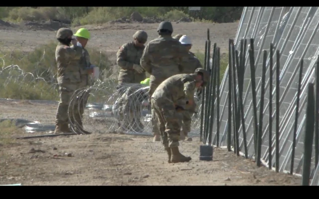 Nuevo México se enfurece ante la instalación de alambre de púas en la frontera entre ambos estados estadounidenses