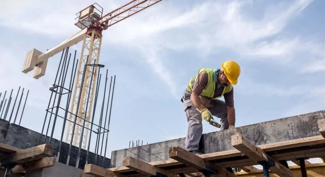 La escasez de mano de obra amenaza con parar el sector de la construcción