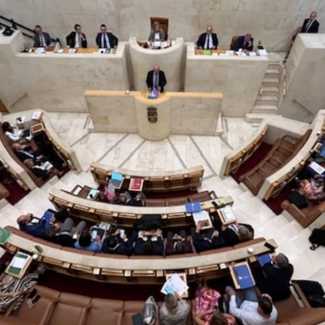 El Parlamento inicia el trámite para derogar la Ley de Memoria Histórica y Democrática de Cantabria