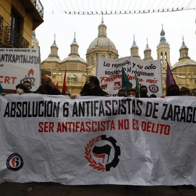 Colectivos y familias de los seis de Zaragoza exigen fiscalizar a jueces y policía