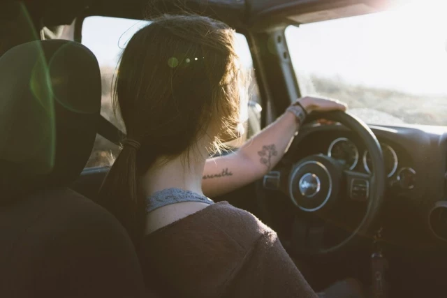 Los fabricantes de coches tienen un problema tan simple como difícil de solucionar: no entienden a la Generación Z