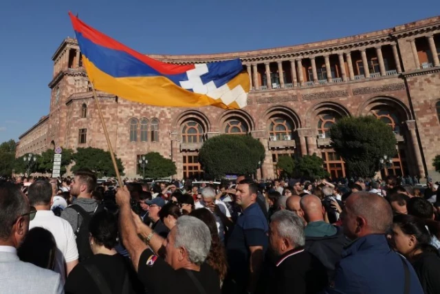 Un año después de la limpieza étnica en Artsakh, Armenia sigue amenazada