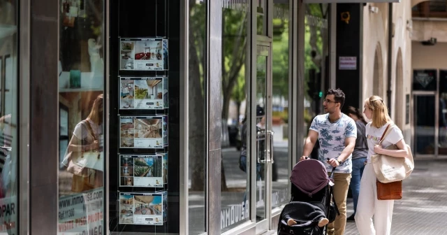 Las donaciones de vivienda de padres a hijos se disparan hasta alcanzar el millón tras la subida del precio de los pisos