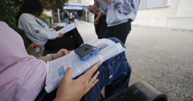 La mayoría de los jóvenes se informa en la tele y las redes y no detecta noticias falsas