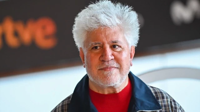 Almodóvar resalta que a Pedro Sánchez le llaman 'Mr Handsome' en Europa y en EEUU: "Hay muchas cosas que pedirle a nivel político y físico"