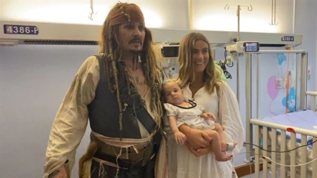 Jack Sparrow, visita a los niños y las niñas ingresadas en el Hospital Donostia