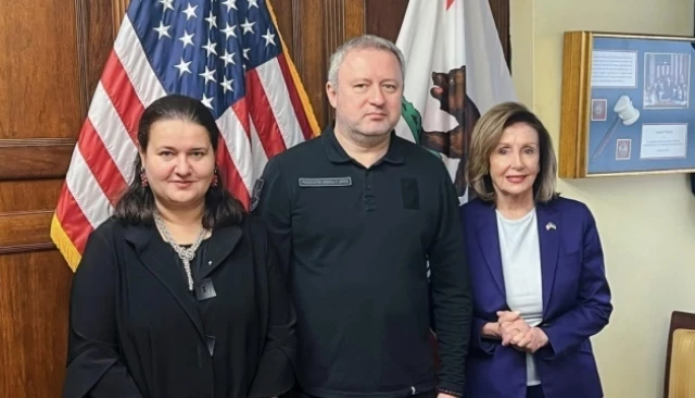 Kostin y Pelosi abordan la posibilidad de responsabilizar a Rusia por sus crímenes de guerra