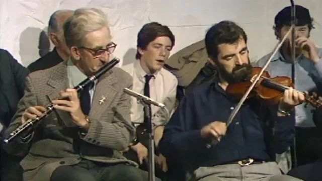 The Kilfenora Céilí Band play three single reels