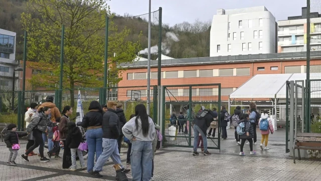 Indignación entre los padres: «¿Desde cuándo se cierra un colegio por un partido de fútbol?»