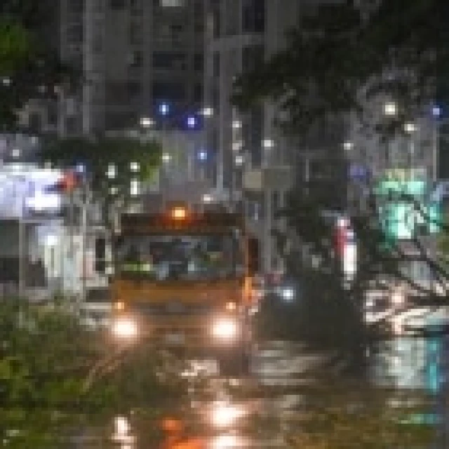 Tifón Krathon toca tierra en Taiwán con fuertes vientos y lluvias torrenciales