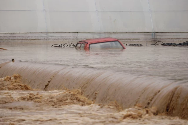 Graves inundaciones causadas por las severas lluvias azotan parte de Bosnia