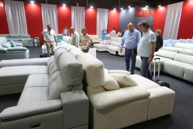 Muebles La Fábrica: «El mueble de salón era el centro de la compra y ahora el presupuesto se va al sofa»