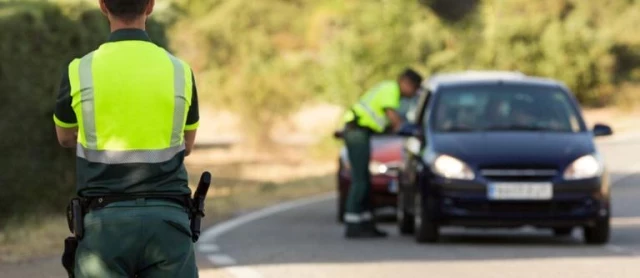 Condena a guardias civiles que ordenaron “desnudos integrales” en un control