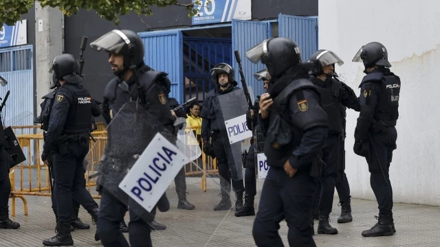 Un grupo de ultras del Málaga saqueó la tienda de una gasolinera en Santiago tras el partido con el Dépor en Riazor