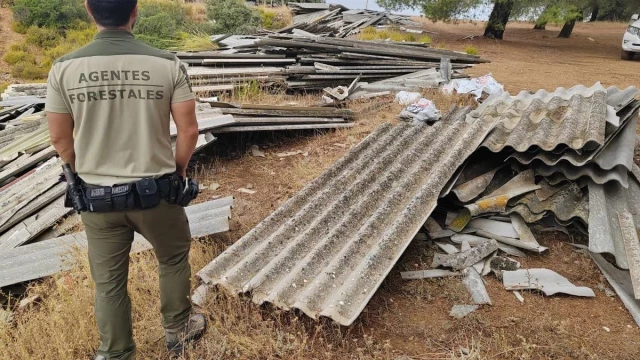 Agentes forestales localizan a los presuntos autores del mayor vertido ilegal de fibrocemento con amianto en Campo Real