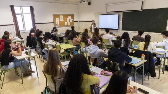 Los profesores de colegios e institutos podrán dar clase en las universidades valencianas