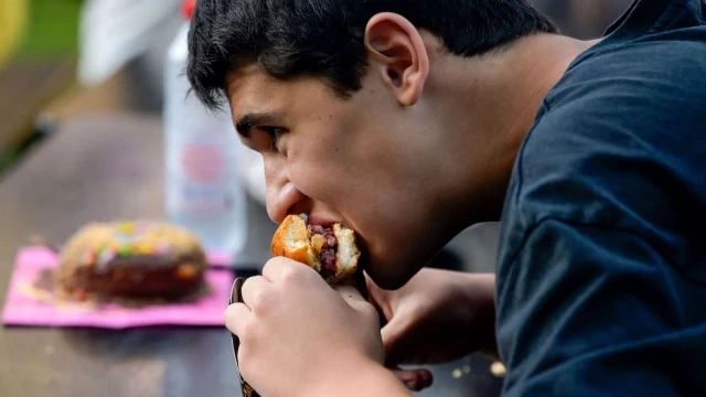 Al menos 20 intoxicados por una grave bacteria tras comer en ‘The Champions Burger’ en Pamplona