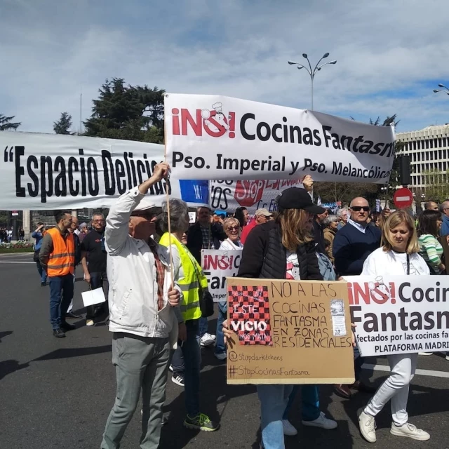 El “escándalo” de las cocinas fantasmas en Madrid: el PSOE pide que comparezca el responsable de otorgar las cuatro licencias anuladas