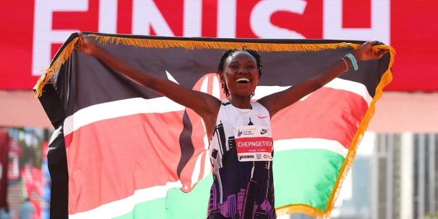 Ruth Chepngetich destroza el récord del mundo de maratón en Chicago y rompe la barrera de 2 horas y 10 minutos