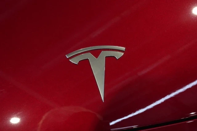 Cuatro muertos en choque de vehículo Tesla en Francia