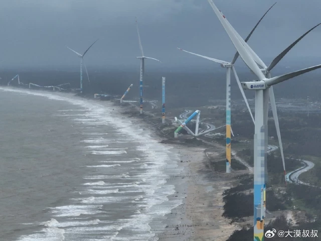 Imágenes del paso del tifón Yagi en parques eólicos onshore en China